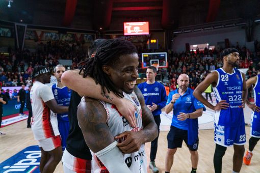 L'eroe di Varese-Brescia: Iroegbu (Foto Averna) L'eroe di Varese-Brescia: Iroegbu (Foto Averna)