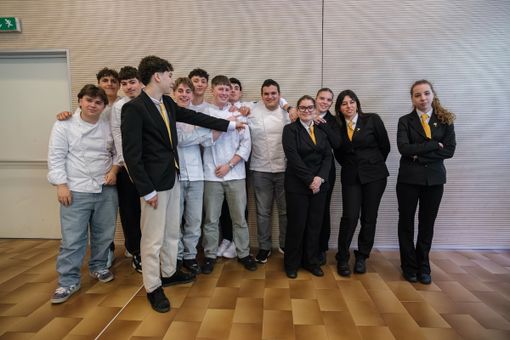 I vincitori e, nelle foto in basso, la classe e un momento del quiz
