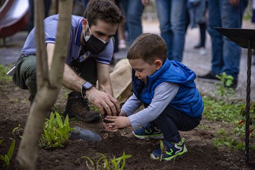 FOTO. Caro Ave, dalla terra dei Giardini nasce un fiore per te
