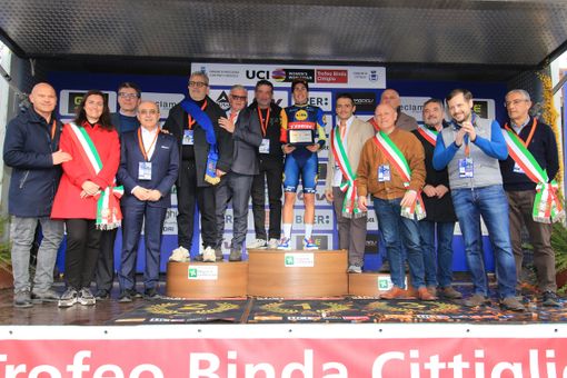 La premiazione di Elisa Balsamo, vincitrice trofeo Binda - Comune di Cittiglio 2024 (foto Ossola)