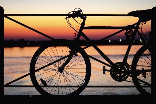 Bicicletta, l’alleata del cuore: pedalare aiuta a prevenire