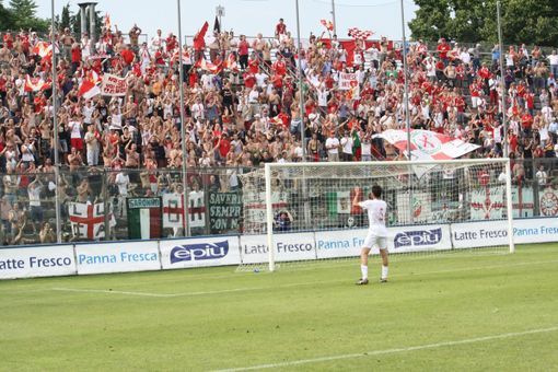 La coppa del Varese promosso in serie B (il rigore di Buzzegoli che è entrato nella storia) torna a casa La coppa del Varese promosso in serie B (il rigore di Buzzegoli che è entrato nella storia) torna a casa