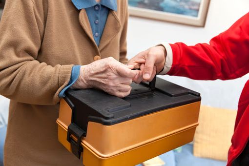 Consegnare i pasti a domicilio ai bisognosi: da Cantello una bella storia di solidarietà ai tempi del Coronavirus Consegnare i pasti a domicilio ai bisognosi: da Cantello una bella storia di solidarietà ai tempi del Coronavirus