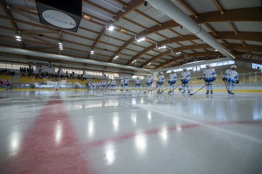 Il Cortina, prossimo avversario in Supercoppa, si è presentato a Varese e al Varese con il 5-1 in amichevole di oggi contro il Briançon (Foto Alessandro Umberto Galbiati) Il Cortina, prossimo avversario in Supercoppa, si è presentato a Varese e al Varese con il 5-1 in amichevole di oggi contro il Briançon (Foto Alessandro Umberto Galbiati)