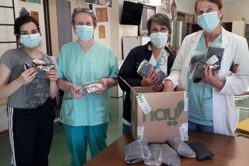 Occhiali e calzature per i malati di Coronavirus ricoverati all'ospedale di Cuasso al Monte