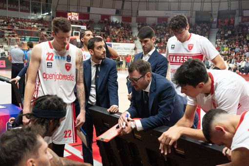 Coach Tom Bialaszewski durante un timeout (foto di Fabio Averna) Coach Tom Bialaszewski durante un timeout (foto di Fabio Averna)