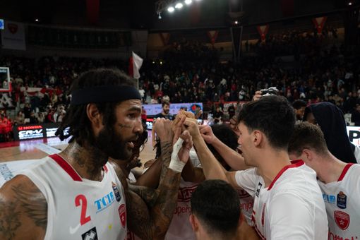 Vedi Napoli e poi... ti sembra Varese (dell'anno scorso). Una montagna per i biancorossi al Pala Barbuto