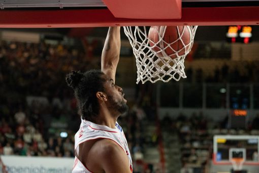 Verona semina di trappole la strada, ma Varese le disinnesca tutte