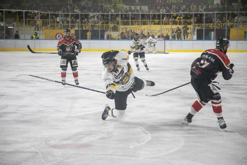 Il volo di Piroso dopo il contrasto con Marko Virtala (Photosport & More) Il volo di Piroso dopo il contrasto con Marko Virtala (Photosport & More)