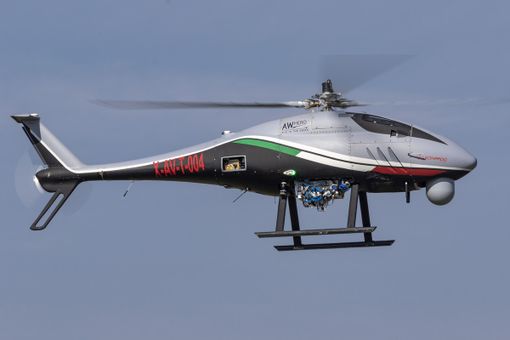 Uno degli elicotteri realizzati nello stabilimento di Leonardo