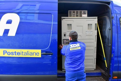 Poste Italiane consegna a Varese i vaccini Moderna Poste Italiane consegna a Varese i vaccini Moderna