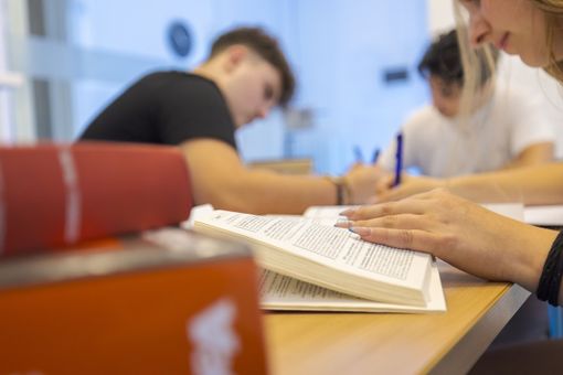 Voti bassi a scuola? A Varese il centro per le ripetizioni scolastiche dagli 11 anni in poi Voti bassi a scuola? A Varese il centro per le ripetizioni scolastiche dagli 11 anni in poi