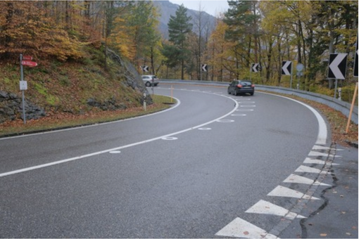 Cerchi in curva per evitare incidenti: nuova segnaletica sperimentale in Svizzera
