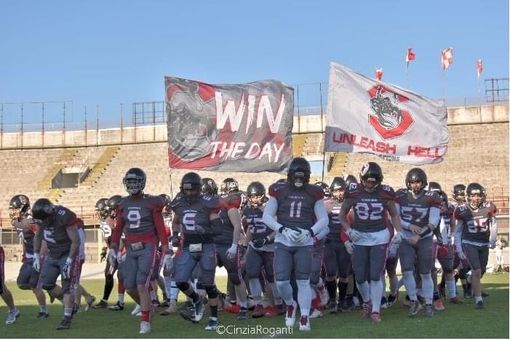 Stasera il grande sogno degli Skorpions: la città spinge i suoi eroi del football americano Stasera il grande sogno degli Skorpions: la città spinge i suoi eroi del football americano