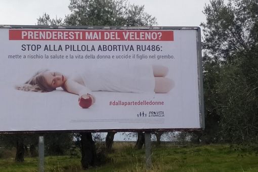«Via i manifesti contro l'aborto farmacologico», la richiesta ai sindaci di Gallarate, Busto e Legnano