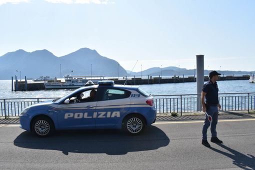 Controlli sul lago Maggiore, multati due turisti francesi: erano in un tratto di lago vietato ai natanti Controlli sul lago Maggiore, multati due turisti francesi: erano in un tratto di lago vietato ai natanti