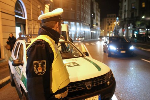 Controlli con auto civetta per le strade di Varese: la polizia locale pizzica 183 "furbetti del telefonino" e 120 persone senza cinture Controlli con auto civetta per le strade di Varese: la polizia locale pizzica 183 "furbetti del telefonino" e 120 persone senza cinture