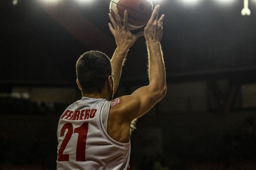 La "sciabolata" mancina di capitan Ferrero nello scatto di Fabio Averna