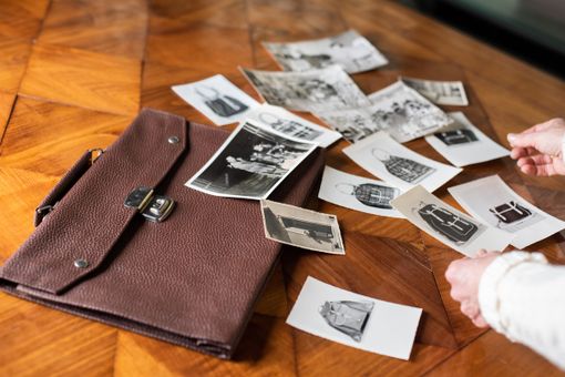 FOTO E VIDEO. Bonfanti, da quella prima cartella per gli operai in bici alle borse in tutto il mondo: «Com'è bello fare il nostro lavoro»