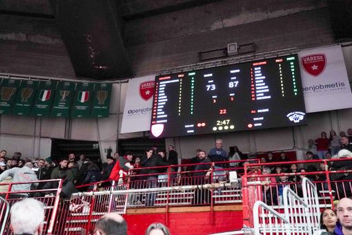 La curva vuota prima ancora della fine di Varese-Trento (foto di Fabio Averna)