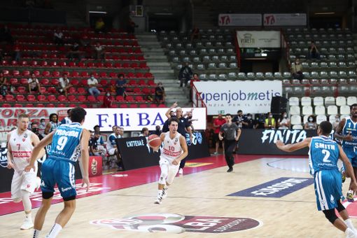 Varese batte Cantù nel derby di Supercoppa (Foto Alberto Ossola - Pallacanestro Varese)