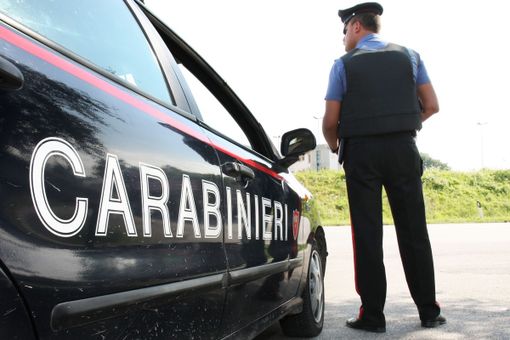 Minaccia di morte l'addetto alla vigilanza del supermercato: arrivano i carabinieri