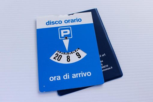 Malnate, riaprono negozi e attività: da domani tornano i posteggi a disco orario