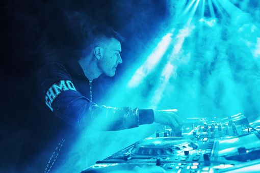 Gabry Ponte è nato a Torino il 20 aprile 1973 (foto tratta dalla sua pagina Facebook ufficiale) Gabry Ponte è nato a Torino il 20 aprile 1973 (foto tratta dalla sua pagina Facebook ufficiale)