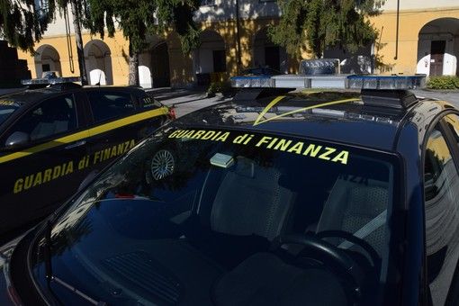 Fittizie operazioni di acquisto da parte di una società, i Finanzieri di Como sequestrano oltre un milione Fittizie operazioni di acquisto da parte di una società, i Finanzieri di Como sequestrano oltre un milione
