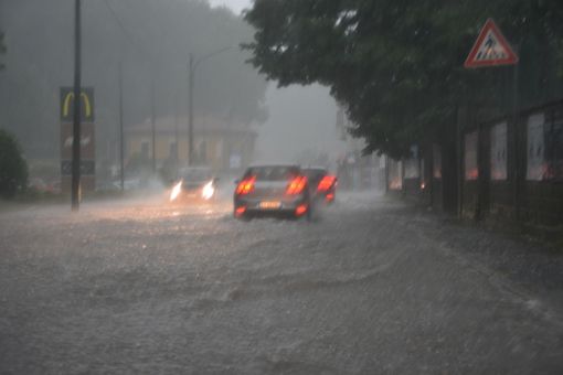 Pioggia fino a domenica mattina, poi qualche occhiata di sole