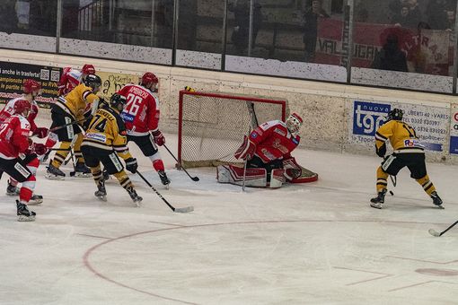 HOCKEY. Mastini sfrattati dal Palalbani: l'appello e la rabbia del popolo giallonero HOCKEY. Mastini sfrattati dal Palalbani: l'appello e la rabbia del popolo giallonero