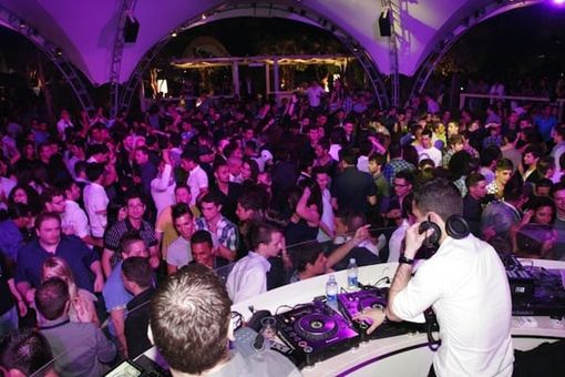 Storia della movida varesina: dalla febbre del sabato sera ai lockdown. Con una domanda: come si ripartirà? Storia della movida varesina: dalla febbre del sabato sera ai lockdown. Con una domanda: come si ripartirà?