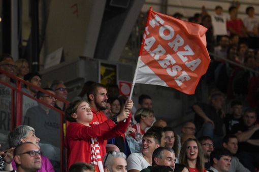 LE FOTO DEI TIFOSI - Forza Varese, continuiamo a sognare insieme! LE FOTO DEI TIFOSI - Forza Varese, continuiamo a sognare insieme!