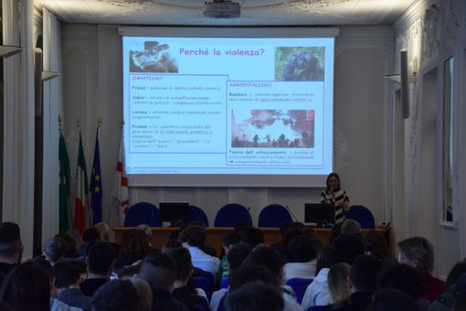 No al bullismo, i ragazzi scendono in campo: ecco gli "studenti sentinelle" No al bullismo, i ragazzi scendono in campo: ecco gli "studenti sentinelle"