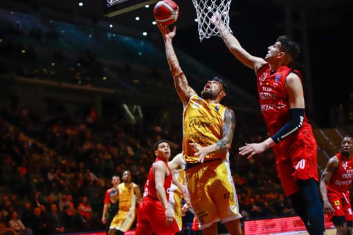 Un'immagine della partita tra Varese e Pesaro, quarto di finale della Coppa Italia 2023 Un'immagine della partita tra Varese e Pesaro, quarto di finale della Coppa Italia 2023