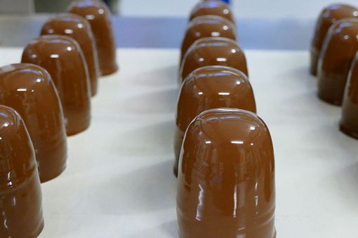 Il caso Moretti tiene banco in Svizzera. La ditta che li produce: «Nulla a che fare con le persone dalla pelle scura» Il caso Moretti tiene banco in Svizzera. La ditta che li produce: «Nulla a che fare con le persone dalla pelle scura»