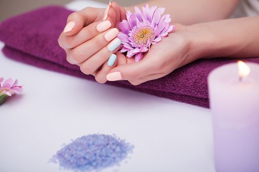 Scarlet Nail: i nuovi colori di tendenza per le unghie
