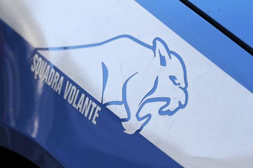 Varese, presa a pugni nel parcheggio del supermercato dopo un incidente: un uomo denunciato