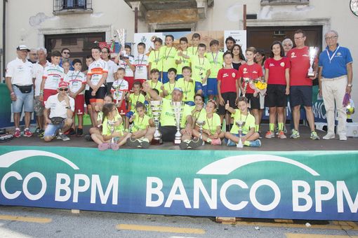 Besozzo, centocinquanta baby ciclisti per la volata più bella Besozzo, centocinquanta baby ciclisti per la volata più bella