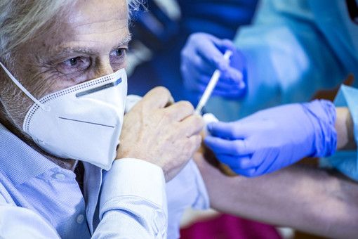 Galimberti: «Seguendo Gallera, i lombardi saranno vaccinati contro il Covid entro l'agosto 2023. Serve un'altra figura...» Galimberti: «Seguendo Gallera, i lombardi saranno vaccinati contro il Covid entro l'agosto 2023. Serve un'altra figura...»