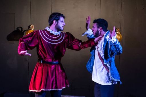 Continua la stagione teatrale al Duse di Besozzo con lo spettacolo "Questo Otello è tutta un'altra storia"