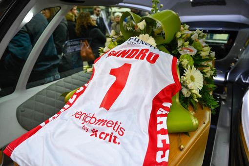 Addio Sandrino, sei stato un gigante in punta di piedi (VIDEO) Addio Sandrino, sei stato un gigante in punta di piedi (VIDEO)