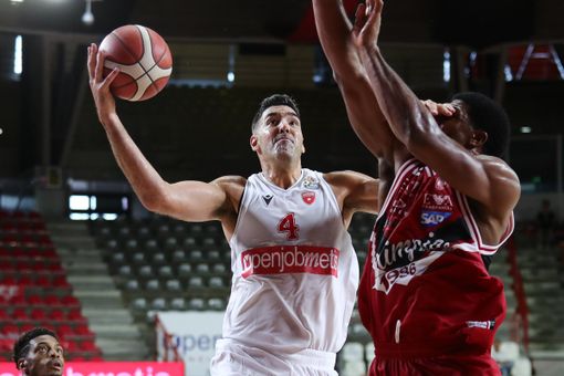 Scola con 11 punti in nemmeno 5 minuti del secondo quarto ha fatto vedere di che pasta è fatto (foto Aberto Ossola - Pallacanestro Varese)