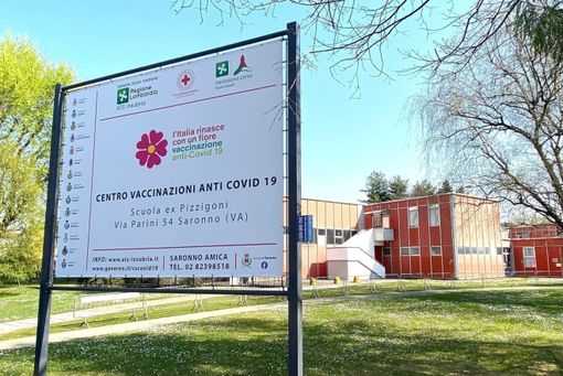 Saronno, malore all’hub vaccinale: giovane sviene e si ferisce cadendo. Arriva l’ambulanza Saronno, malore all’hub vaccinale: giovane sviene e si ferisce cadendo. Arriva l’ambulanza