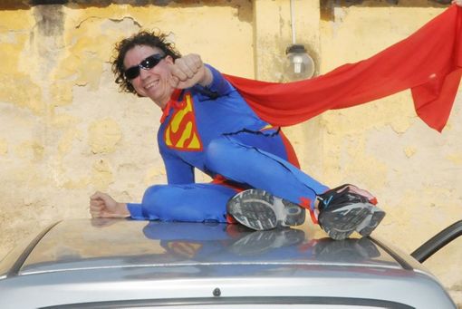 Pedone investito in via Sacco, Teo il "Sexy comico" finisce al pronto soccorso