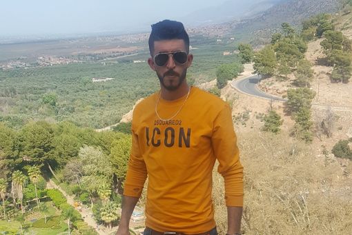 Hamid Obid in una foto dalla sua pagina Facebook Hamid Obid in una foto dalla sua pagina Facebook