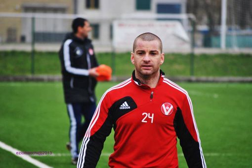 Gianpietro Zecchin, il geniale omino di Camposampiero: 17 gol, uno più bello dell'altro, e 184 presenze al Varese dal 2009 al 2015. A 40 anni allena da tempo il Mestre in D (foto Ezio Macchi) Gianpietro Zecchin, il geniale omino di Camposampiero: 17 gol, uno più bello dell'altro, e 184 presenze al Varese dal 2009 al 2015. A 40 anni allena da tempo il Mestre in D (foto Ezio Macchi)