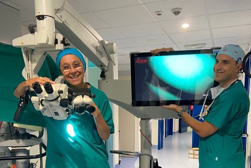 Nuovo microscopio ad alta definizione potenzia la chirurgia dell’impianto cocleare a Varese
