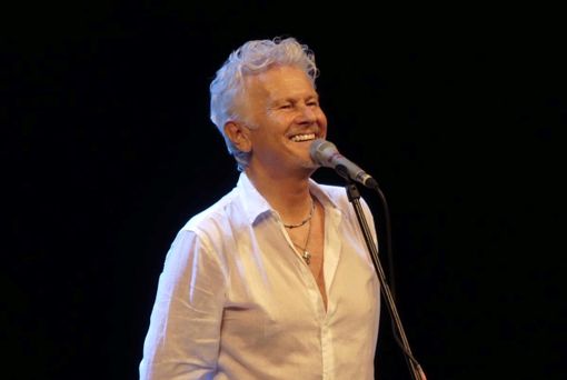 Ron in una foto dalla pagina Facebook del cantautore