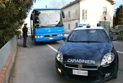Spaccio alla fermata del bus degli studenti tra Busto e Samarate, blitz dei carabinieri